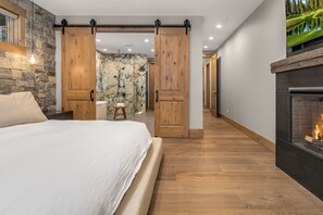 6 habitaciones, tabla de planchar con plancha y cuna de viaje