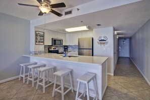 Fridge, microwave, oven, stovetop - Stunning Ocean Front Views (Destin)