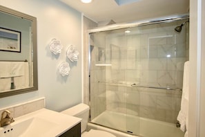 Douche, serviettes fournies