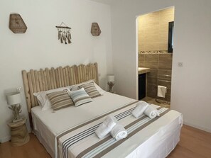 4 bedrooms, desk, iron/ironing board, travel cot