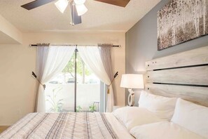 2 camere, materassi in memory foam, una scrivania, ferro/asse da stiro