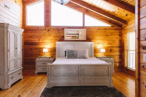 4 slaapkamers, een bureau, een strijkplank/strijkijzer, gratis wifi