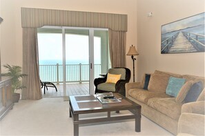 TV, DVD-spiller, fotballspill og kontorer