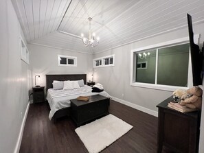 3 bedrooms, desk, free WiFi, bed sheets