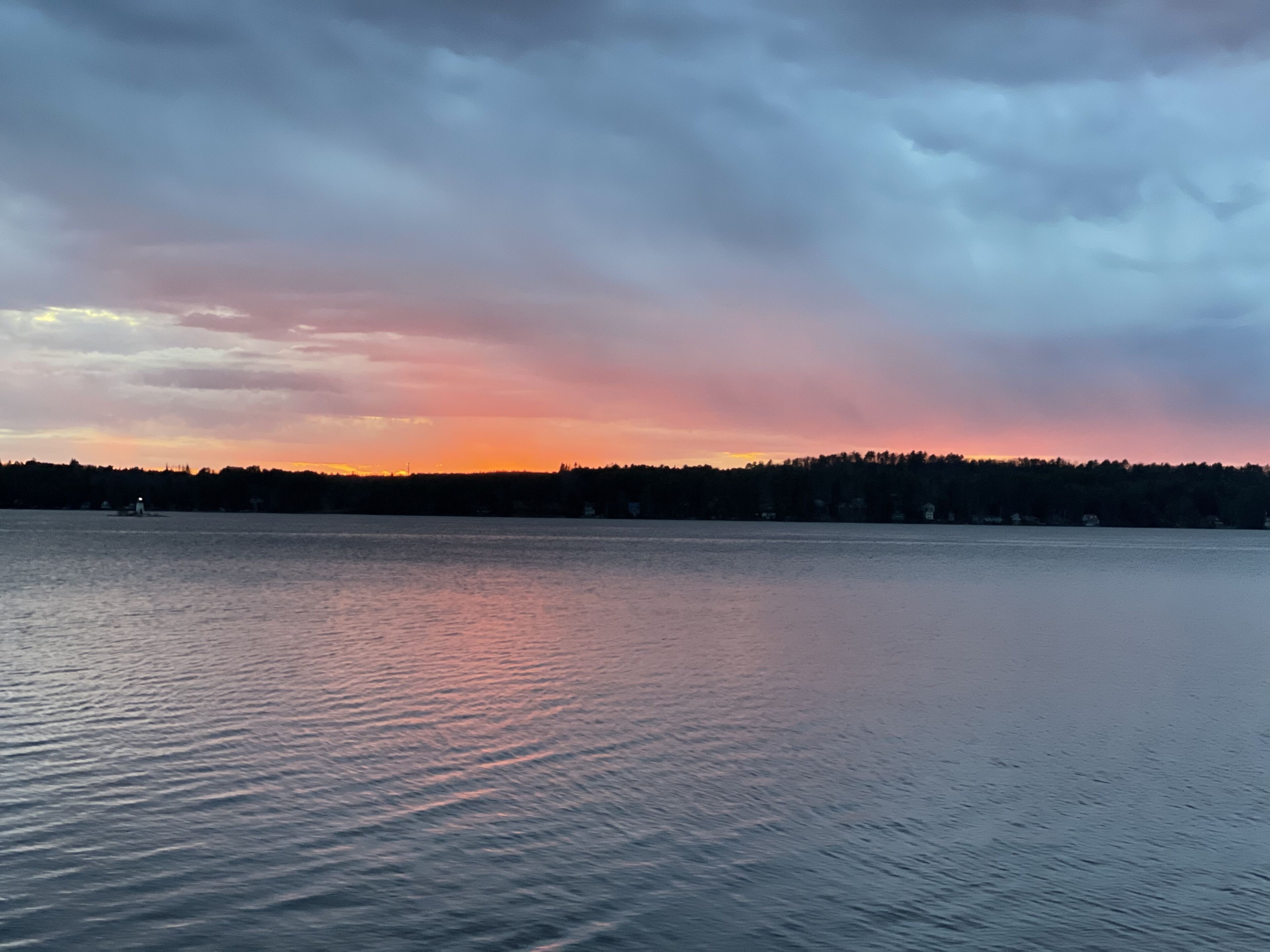 Aurinkotuoleja, rantapyyhkeitä