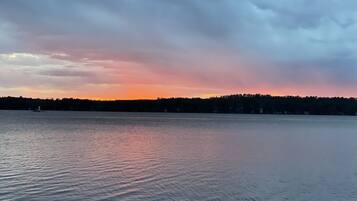 Aurinkotuoleja, rantapyyhkeitä