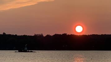 Aurinkotuoleja, rantapyyhkeitä