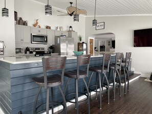 冰箱、微波炉、烤箱、炉灶