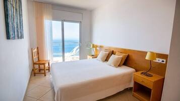 4 dormitorios, tabla de planchar con plancha, Internet