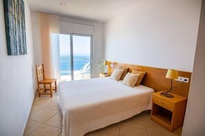 4 bedrooms, iron/ironing board, Internet