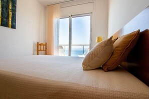 4 室のベッドルーム、アイロン / アイロン台、インターネット