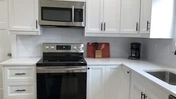 Microwave, dishwasher, coffee/tea maker, cookware/dishes/utensils