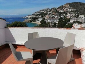 Outdoor dining - House with sea and mountain views in Almadrava AV 36 (Rosas / Roses)