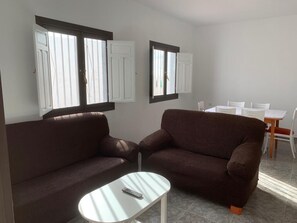 Una Smart TV, una chimenea