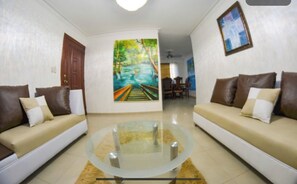 Smart TV - 4DR cute New Huge Modern❤️3 bedr pool Good transp (Santo Domingo Norte)