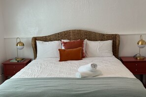 1 bedroom, WiFi, bed sheets, wheelchair access - Freshly Remodeled Island Suite w/ Pool & Pet Friendly (Anna Maria)