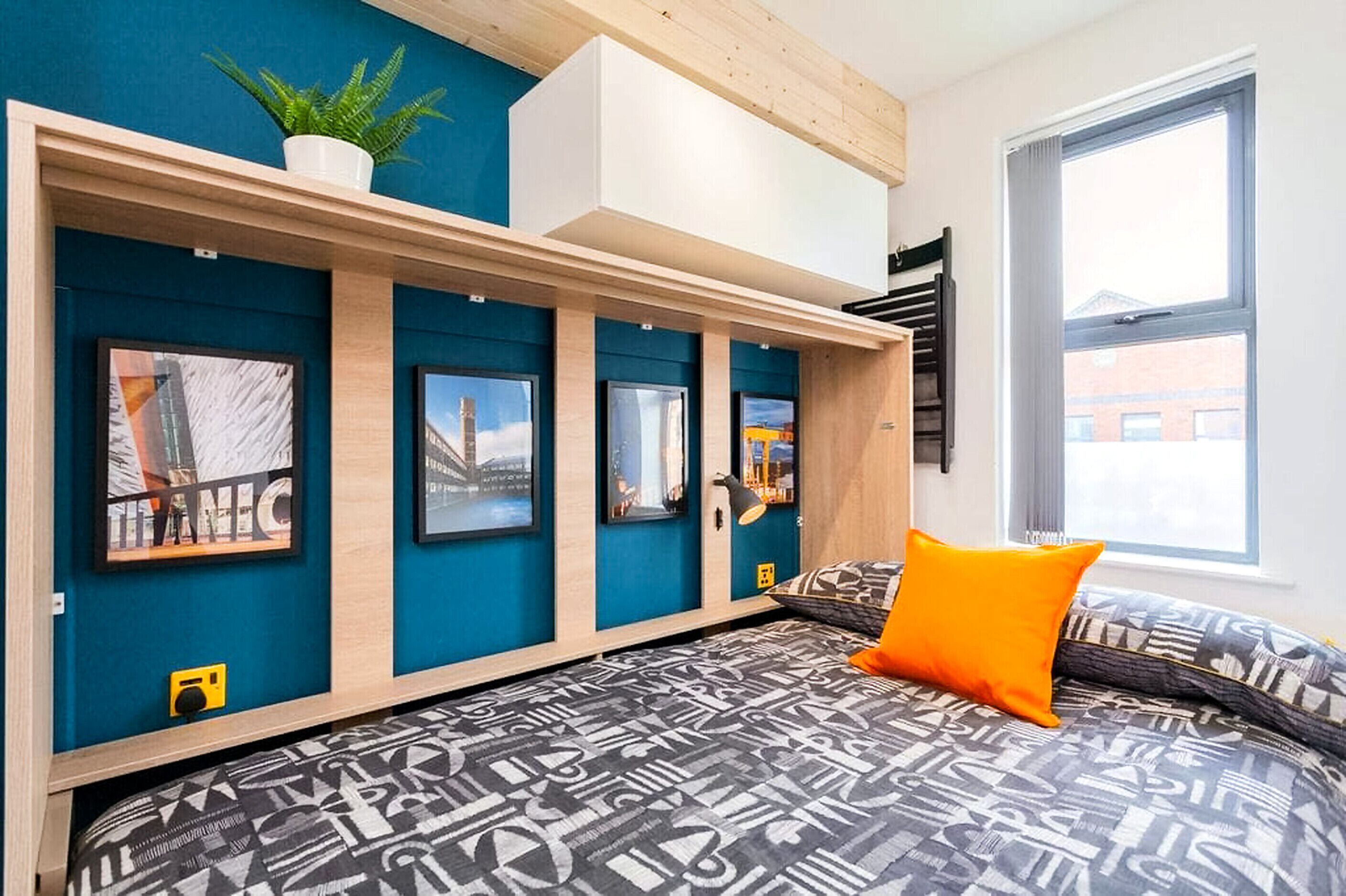 3 bedrooms, desk, iron/ironing board, travel crib