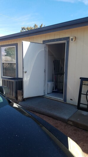 Exterior detail - Nuthin' Fancy (Payson)