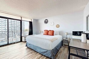 Iron/ironing board, Internet, bed sheets