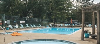 Cozy 2BR Lake Monroe Golf Condo IU Bloomington