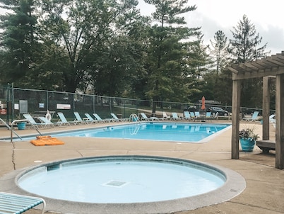 Cozy 2BR Lake Monroe Golf Condo IU Bloomington