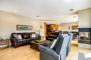 Téléviseur, foyer, lecteur de DVD, chaîne audio