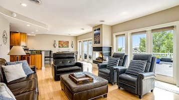 TV, fireplace, DVD player, stereo