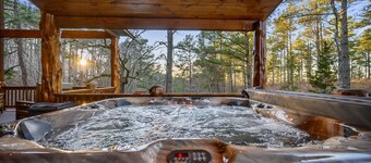 Private 1.5 acre rustic cabin bordering the National Forest, full of luxury!
