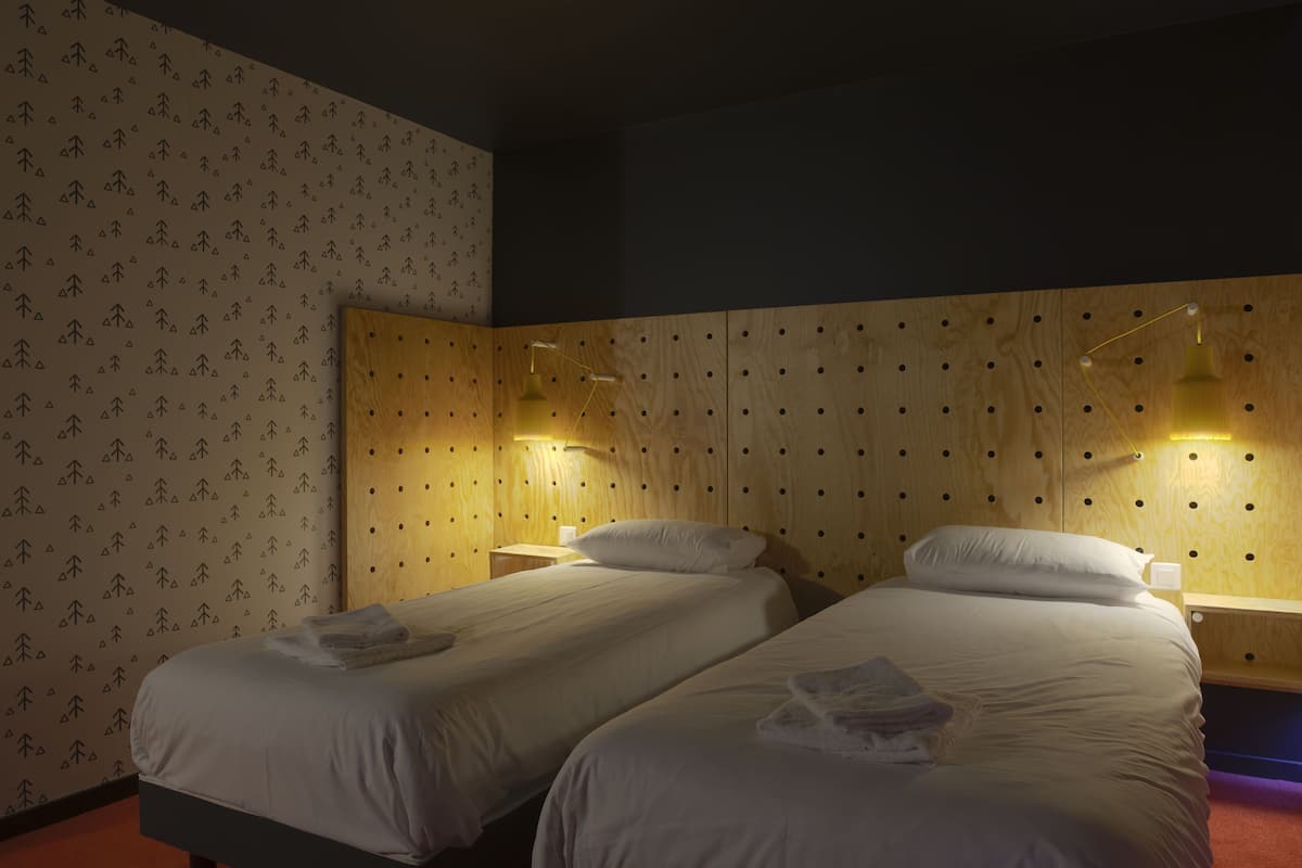Quarto duplo clássico | 1 quarto, roupas de cama premium, berços (sobretaxa), Wi-Fi de cortesia