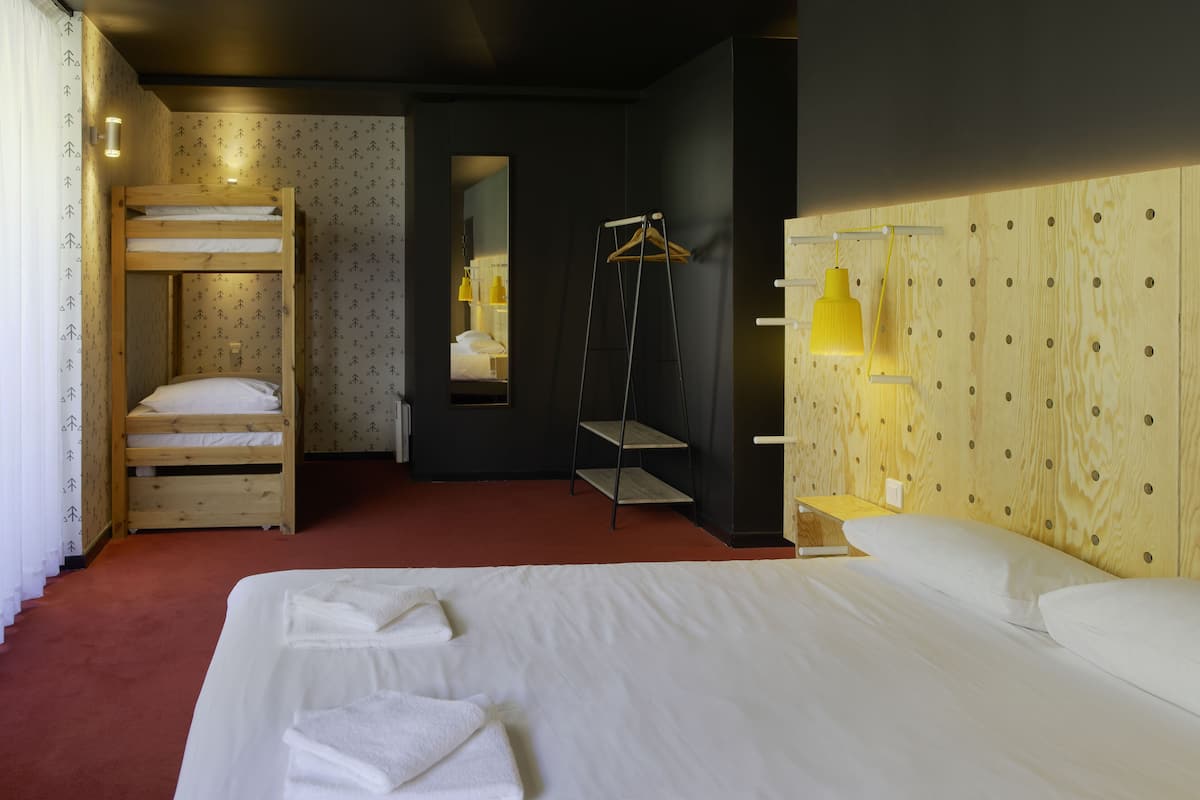 Quarto quádruplo | 1 quarto, roupas de cama premium, berços (sobretaxa), Wi-Fi de cortesia