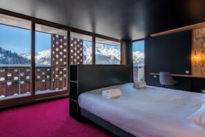 高级双人房 | 高档床上用品、婴儿床、免费 WiFi、床单