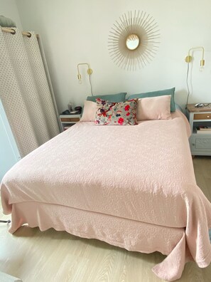 1 chambre, bureau, fer et planche à repasser, Wi-Fi gratuit