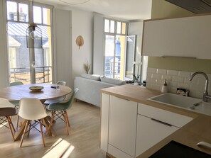 Interior - "Cocon d'Emeraude à Saint-Malo" Charming 2-bedroom apartment, 50m from the beach, 4* balcony with sea view (Saint-Malo)