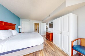2 bedrooms, iron/ironing board, internet, bed sheets