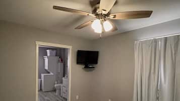 1 habitación, escritorio, tabla de planchar con plancha y wifi gratis