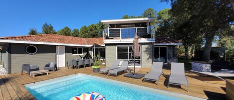 Piscina all'aperto, una piscina riscaldata