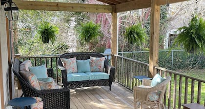 Fully Rennovated Beach Themed Apt Rental in Victorian Property