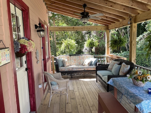 Fully Rennovated Beach Themed Apt Rental in Victorian Property