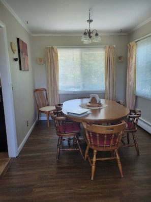 Dining - Splendid Absaroka Mountain and Greybull River View (Meeteetse)