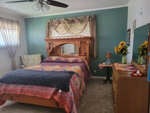 4 bedrooms, iron/ironing board, free WiFi, bed sheets