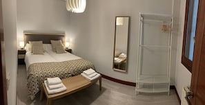 2 chambres, fer et planche Ă repasser, Wi-Fi, draps fournis
