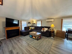 Smart TV, fireplace