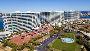 Exterior - Luxurious Caribe bay-view condo, 4BR/3BA, sleeps 9 (Orange Beach)