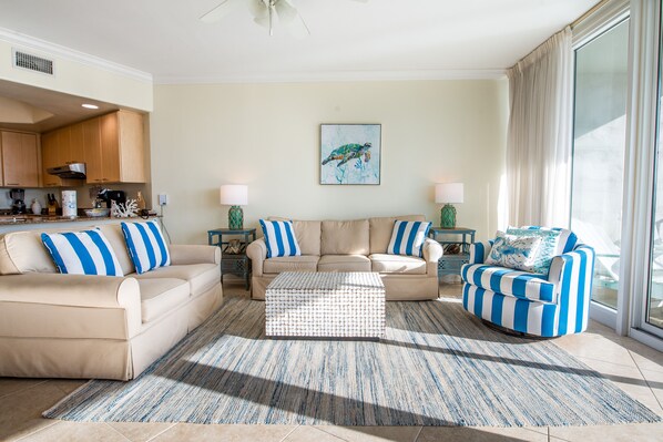 Smart TV, reproductor de DVD, tenis de mesa y libros