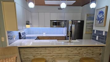 Coffee/tea maker, fridge, microwave, oven