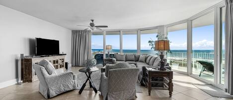 Smart TV, ping pong, books, stereo