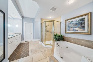 Combined shower/tub, jetted tub, hair dryer, towels - Delightful Three Bedroom Unit with Gulf Views! Complimentary Boat Slip! (Orange Beach)