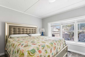4 bedrooms, iron/ironing board, free WiFi, bed sheets