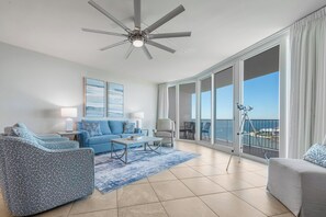 Smart TV, DVD player, ping pong, books - Breathtaking Waterfront Two Bedroom with Scenic Balcony. Complimentary Boat Slip! (Orange Beach)