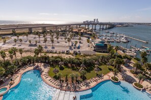 Alberca techada y alberca climatizada